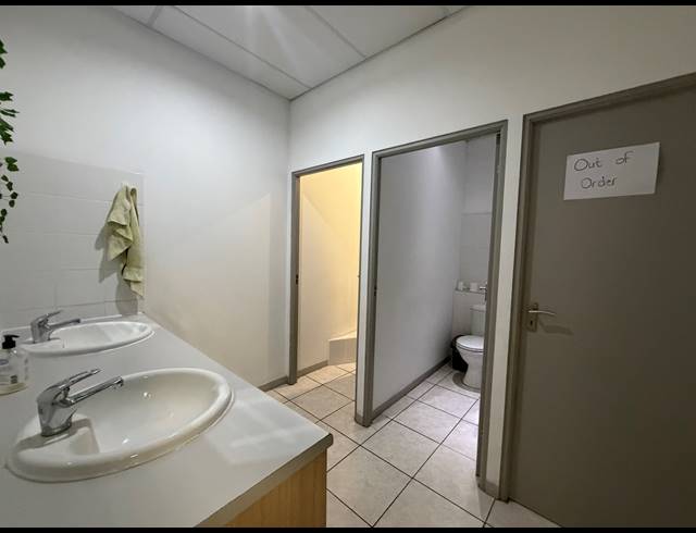 548M² OFFICE TO LET IN SOMERSET WEST MALL TRIANGLE